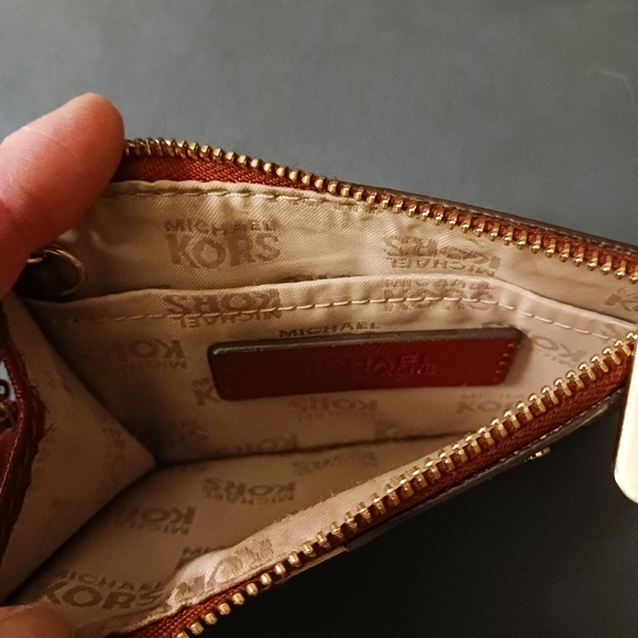 MICHAEL KORS ID WALLET - Picture 7 of 10